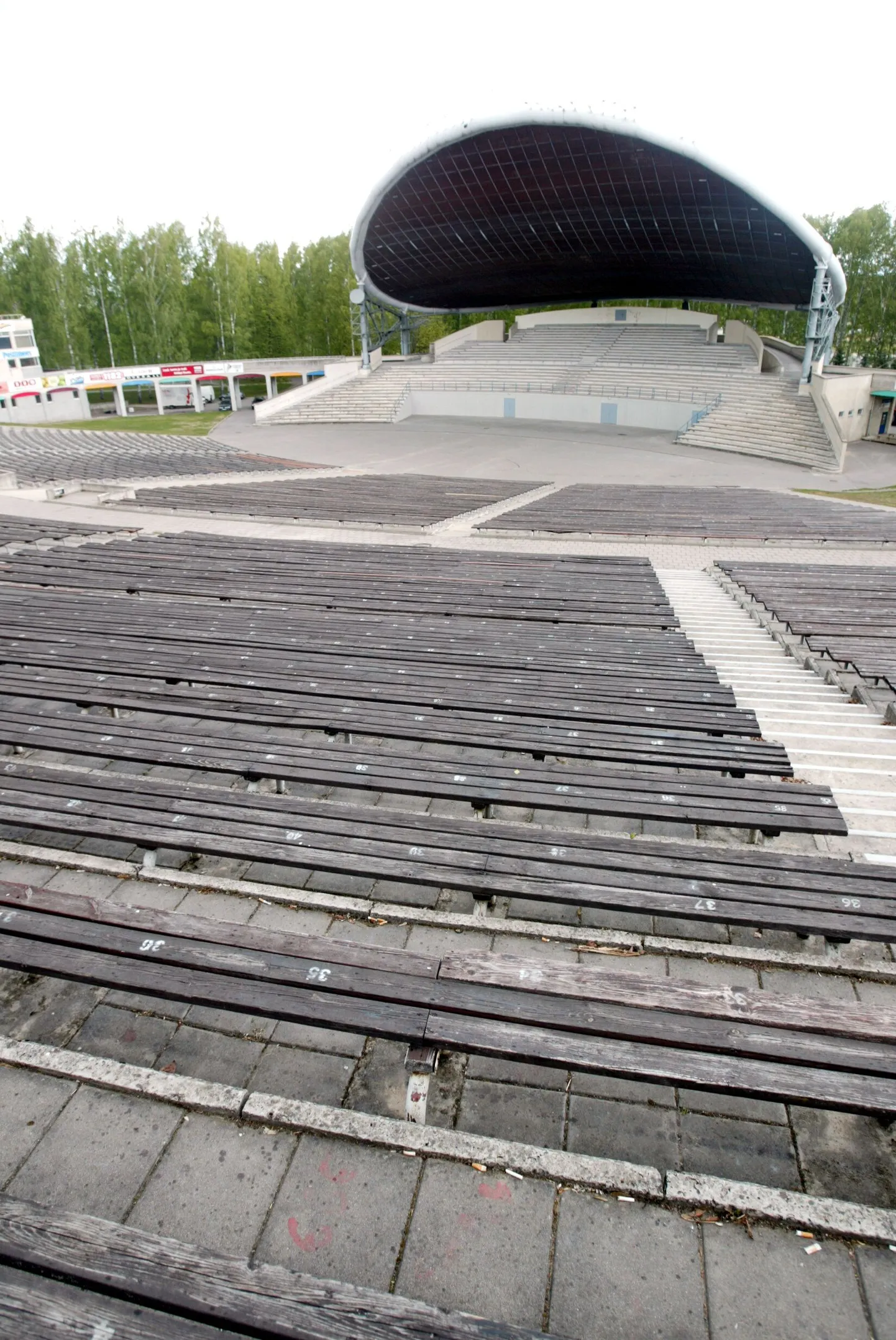 Pildil Tartu laululava.