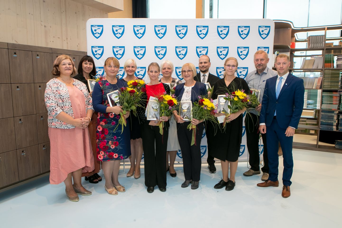 Saaremaa vallavalitsus jagas hariduspreemiaid.