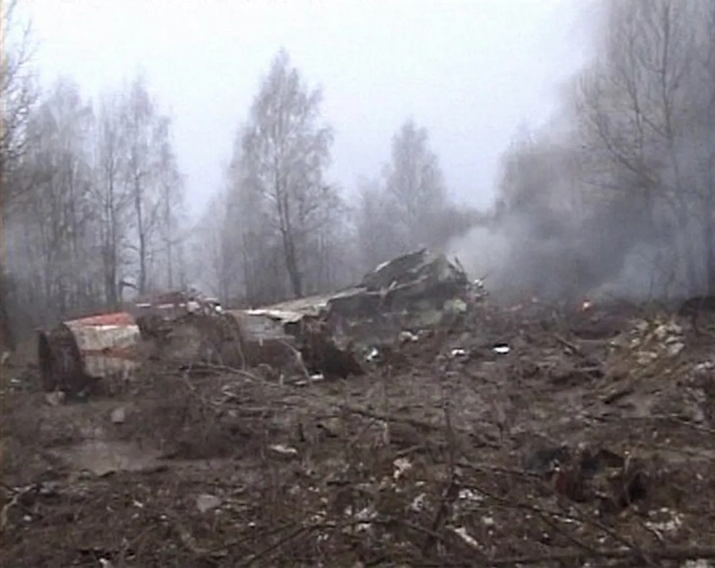 Smolenski lähedal alla kukkunud Poola presidendi lennuki rusud.