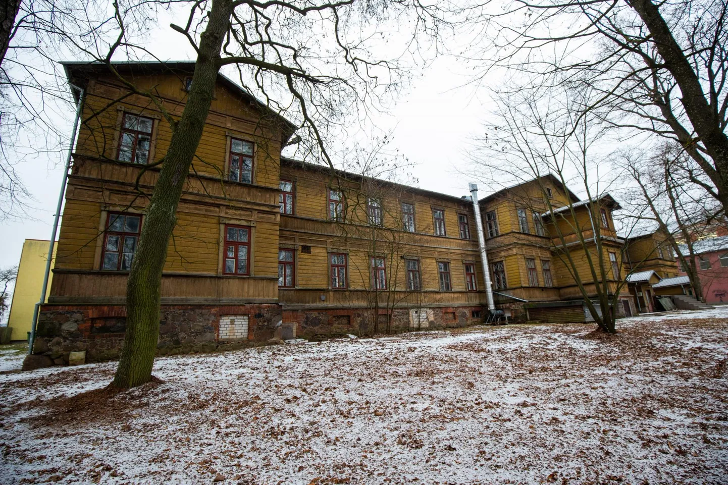 Staadioni 83 on üks väheseid spetsiaalselt haiglaks ehitatud historit­sistlikke puit­hooneid.