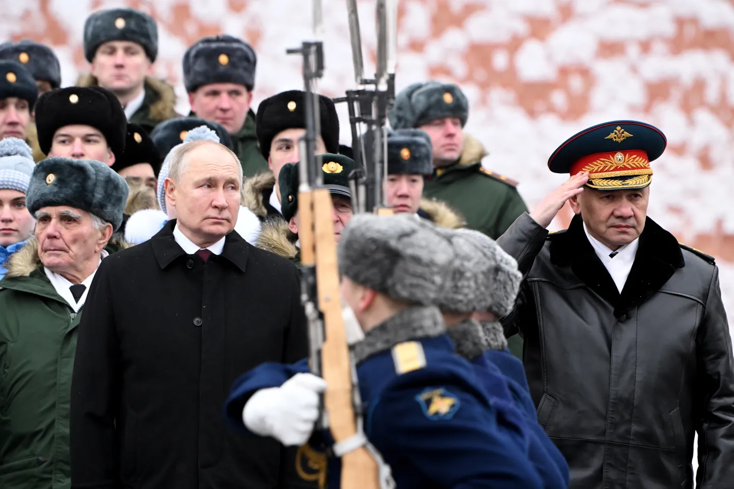 Российский диктатор Владимир Путин и министр обороны Сергей Шойгу