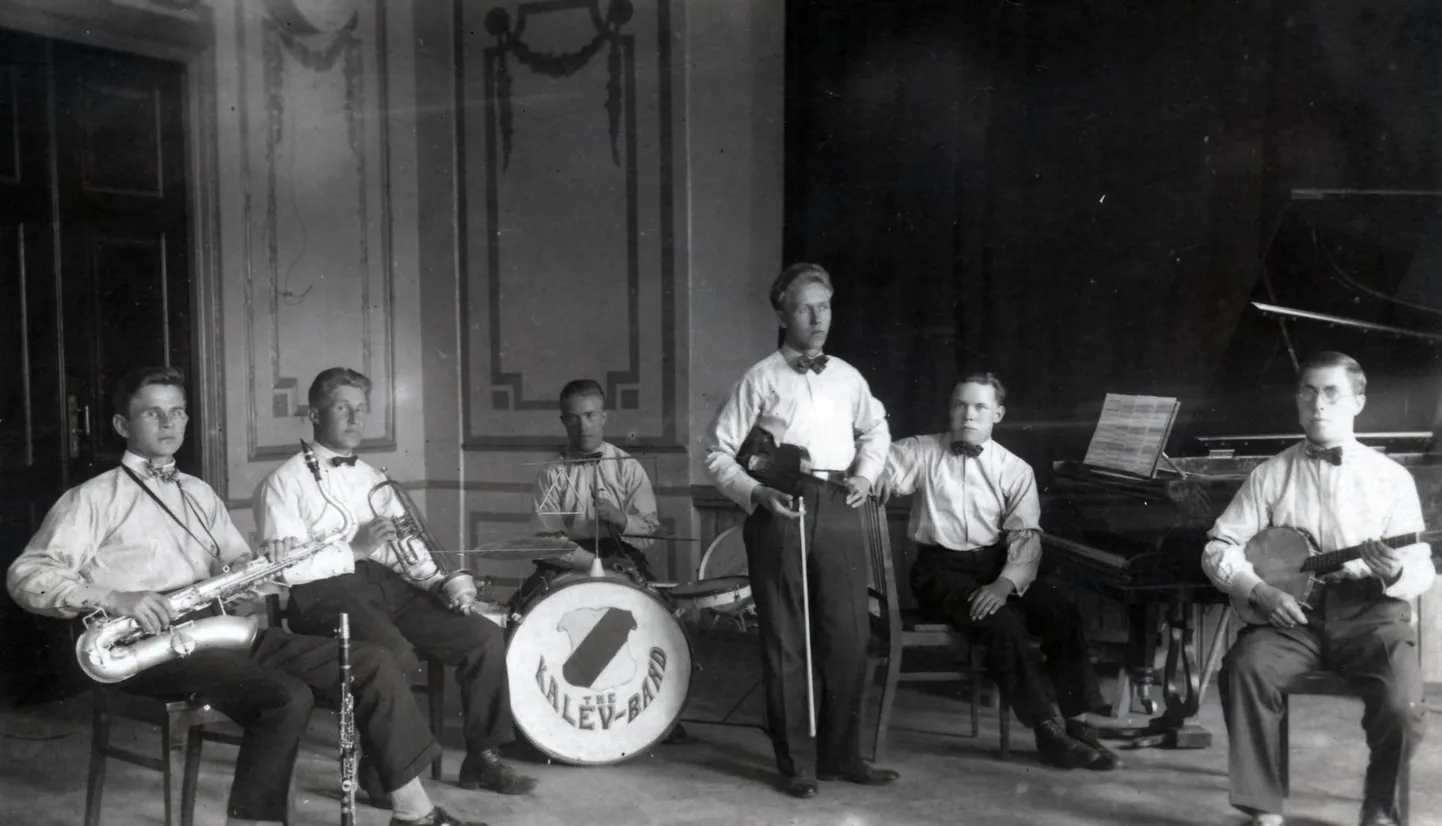 Ilmselt käis tants ja trall pildil oleva trummikomplekti ümber. Rakvere Kalev-Band on see igal juhul.