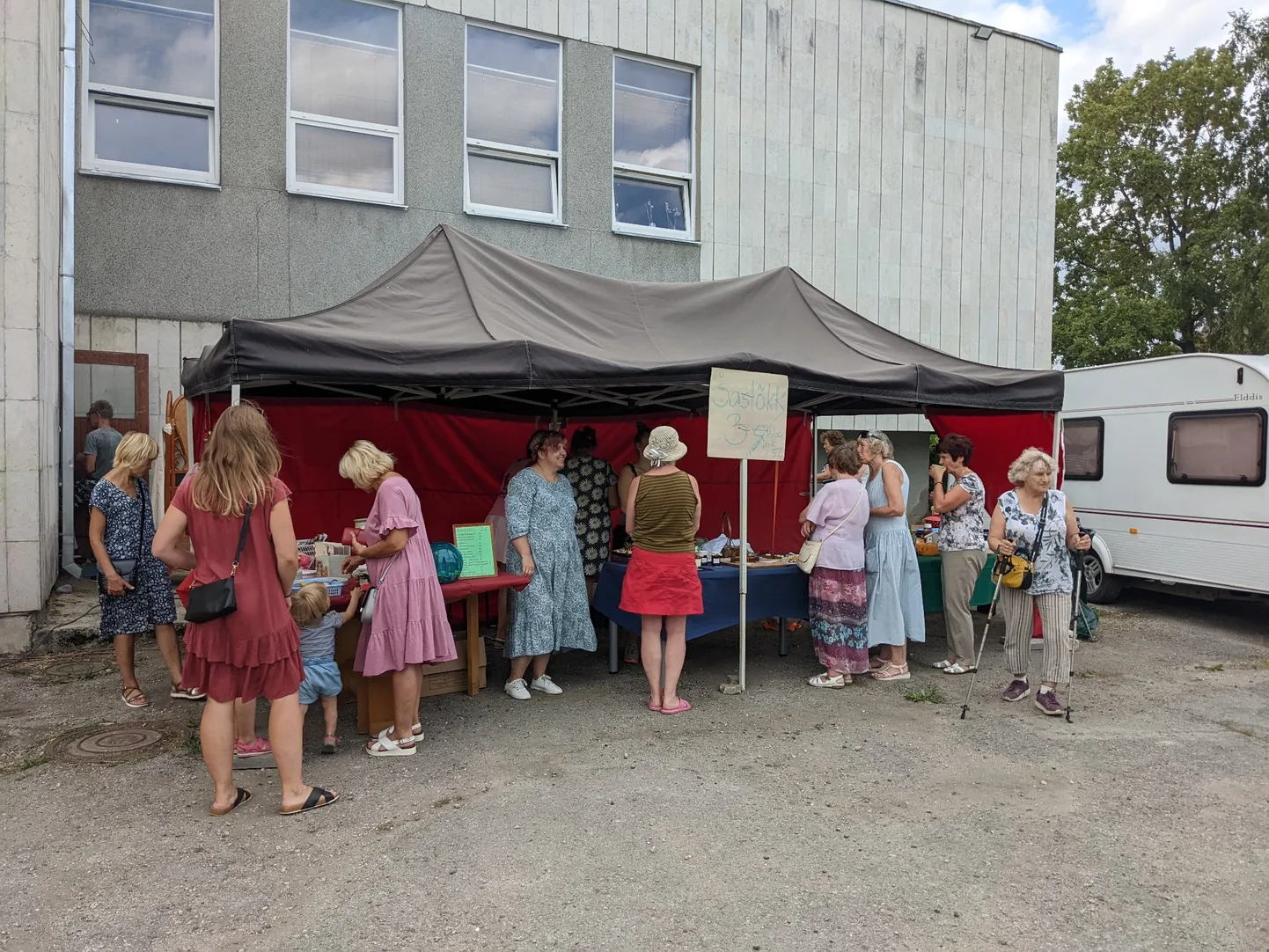 Paikassi puhvetis pakuti head paremat ning hea tuju hoidis üleval Pille Pürg.