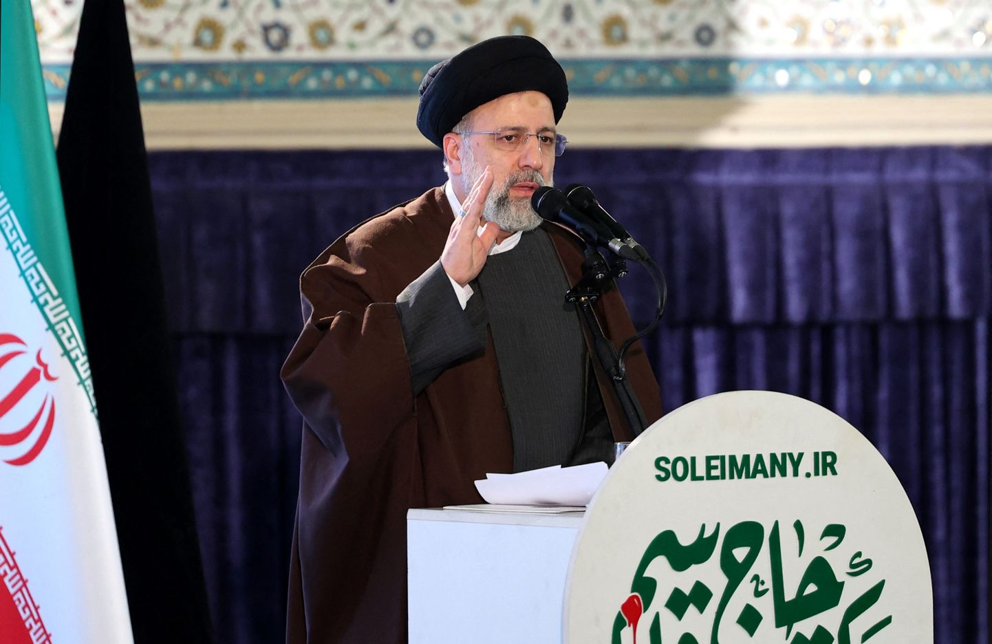 Iraani president Ebrahim Raisi esinemas kindral Qassem Soleimani mälestusüritusel.