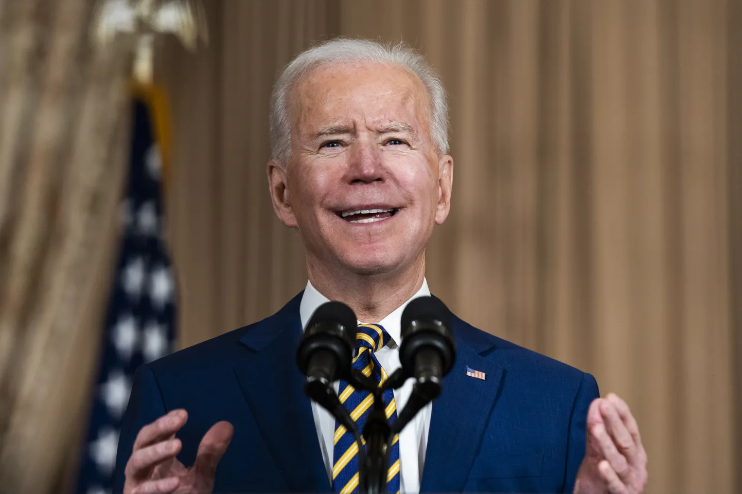 USA president Joe Biden välisministeeriumis peetud kõne ajal.