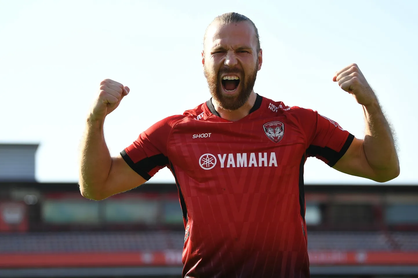 Henri Anier uue koduklubi Muangthong Unitedi särgis.