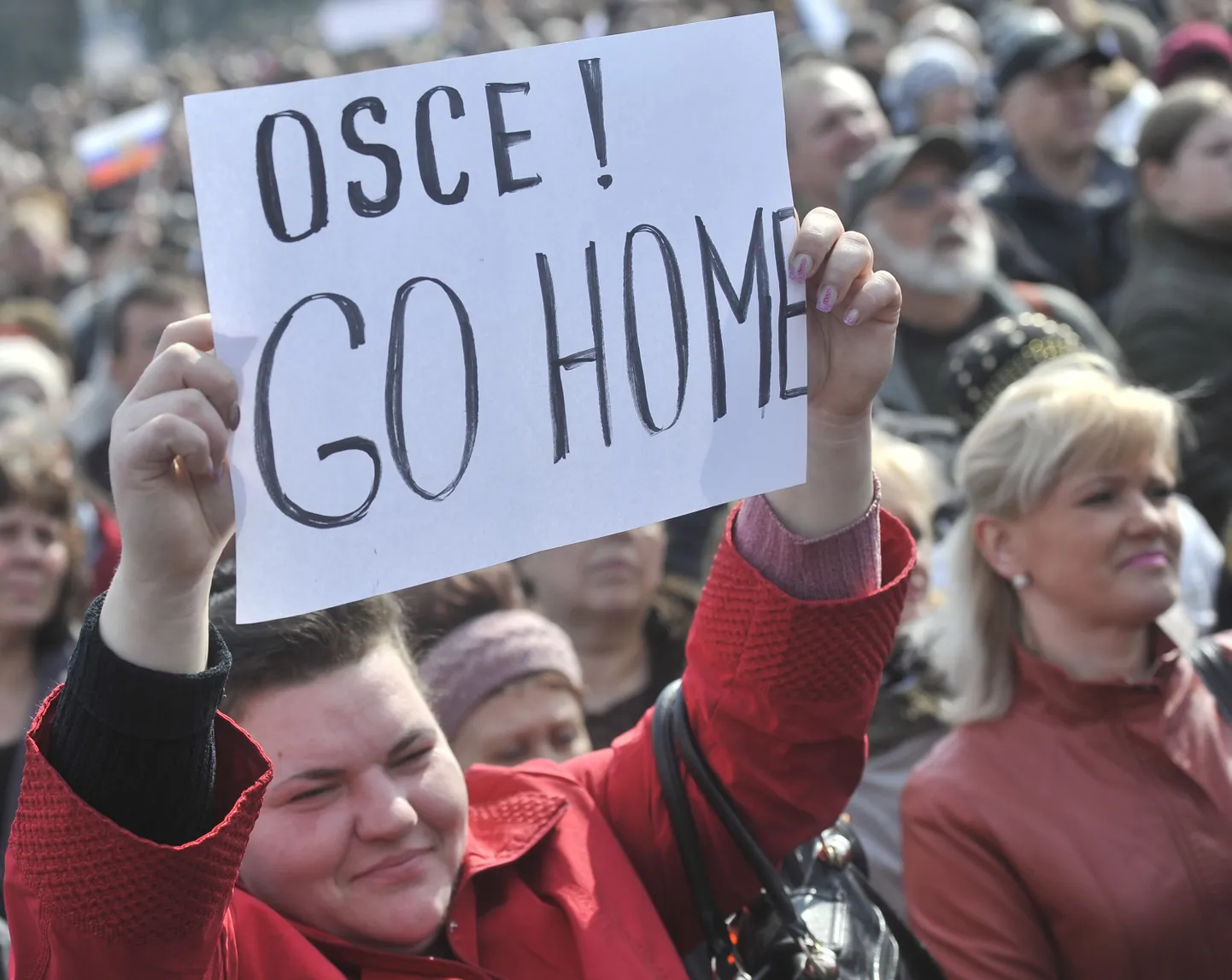 OSCE vastane plakat märtsis Donetskis toimunud meeleavaldusel.