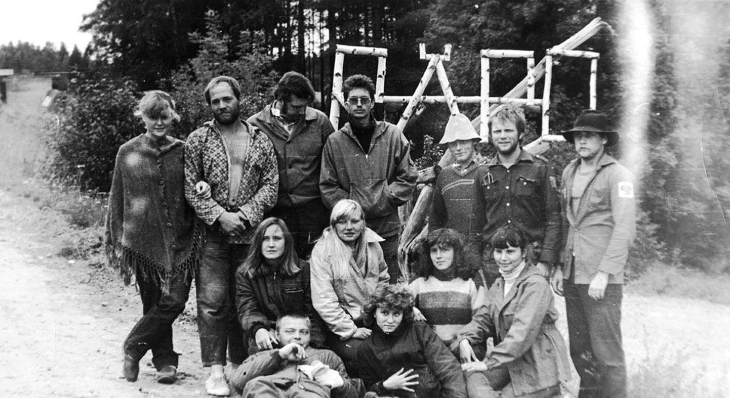 Lõuna-Eesti regiooni Räpo rühm 1983. aasta suvel, tagareas vasakult teine on legendaarne malevlane Zassa.