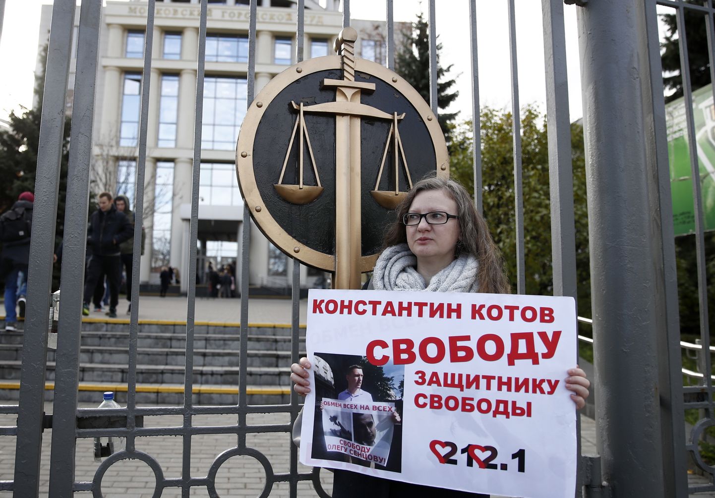Venelanna Moskva linnakohtu ees 5. septembril meeleavaldusi reguleeriva seaduse korduva rikkumise eest neljaks aastaks vangi mõistetud Konstantin Kotovi vabastamise nimel protestimas.