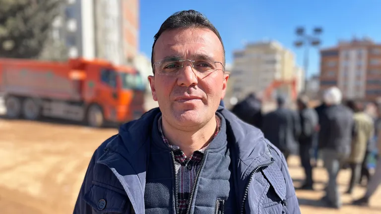 Бахаттин Ашан говорит, что вытащил из-под завалов дома семь человек
