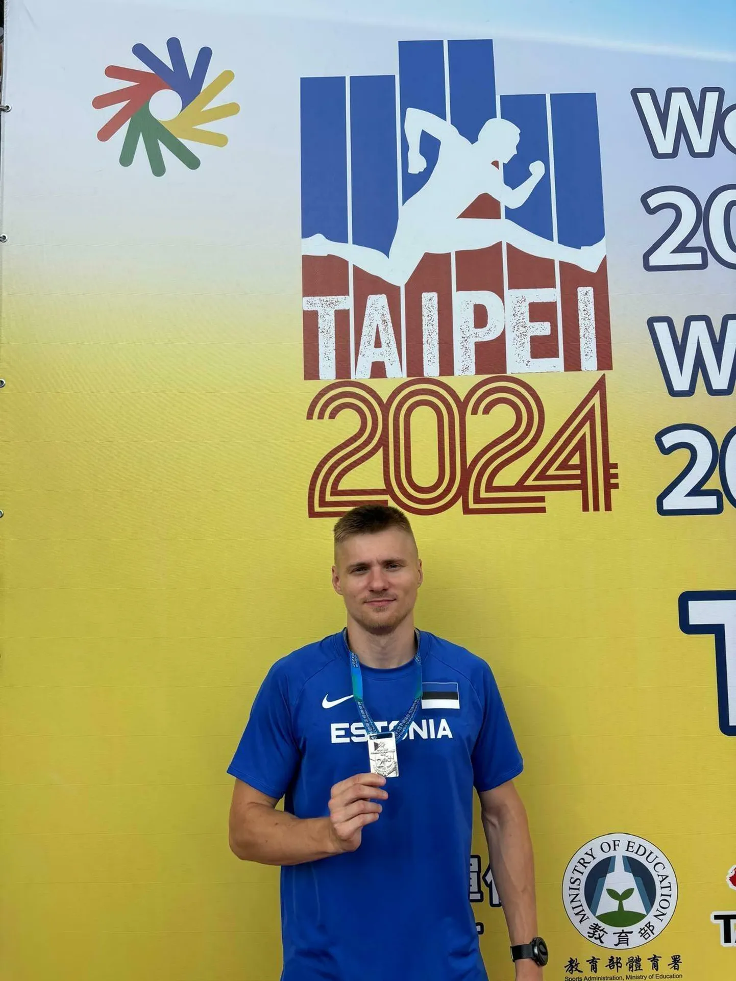 Tanel Visnap kurtide MMi 200 meetri jooksus võidetud hõbemedaliga
