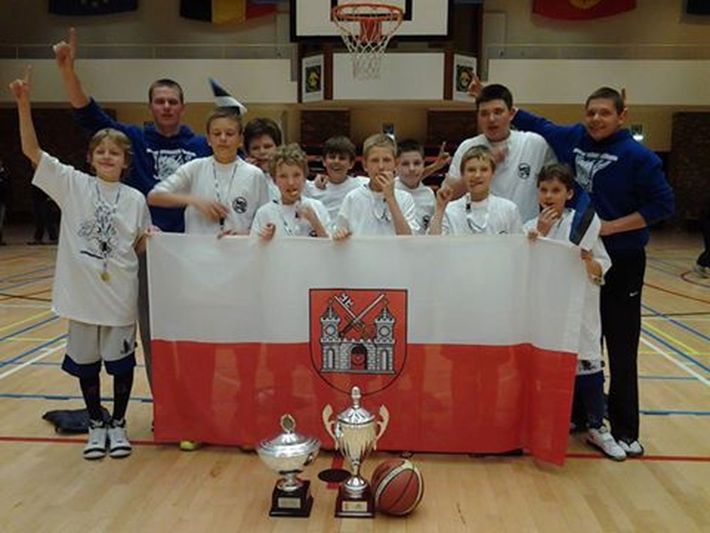 Tartu Erkmaa korvpallikooli poisid tõid Belgia turniirilt esikoha.