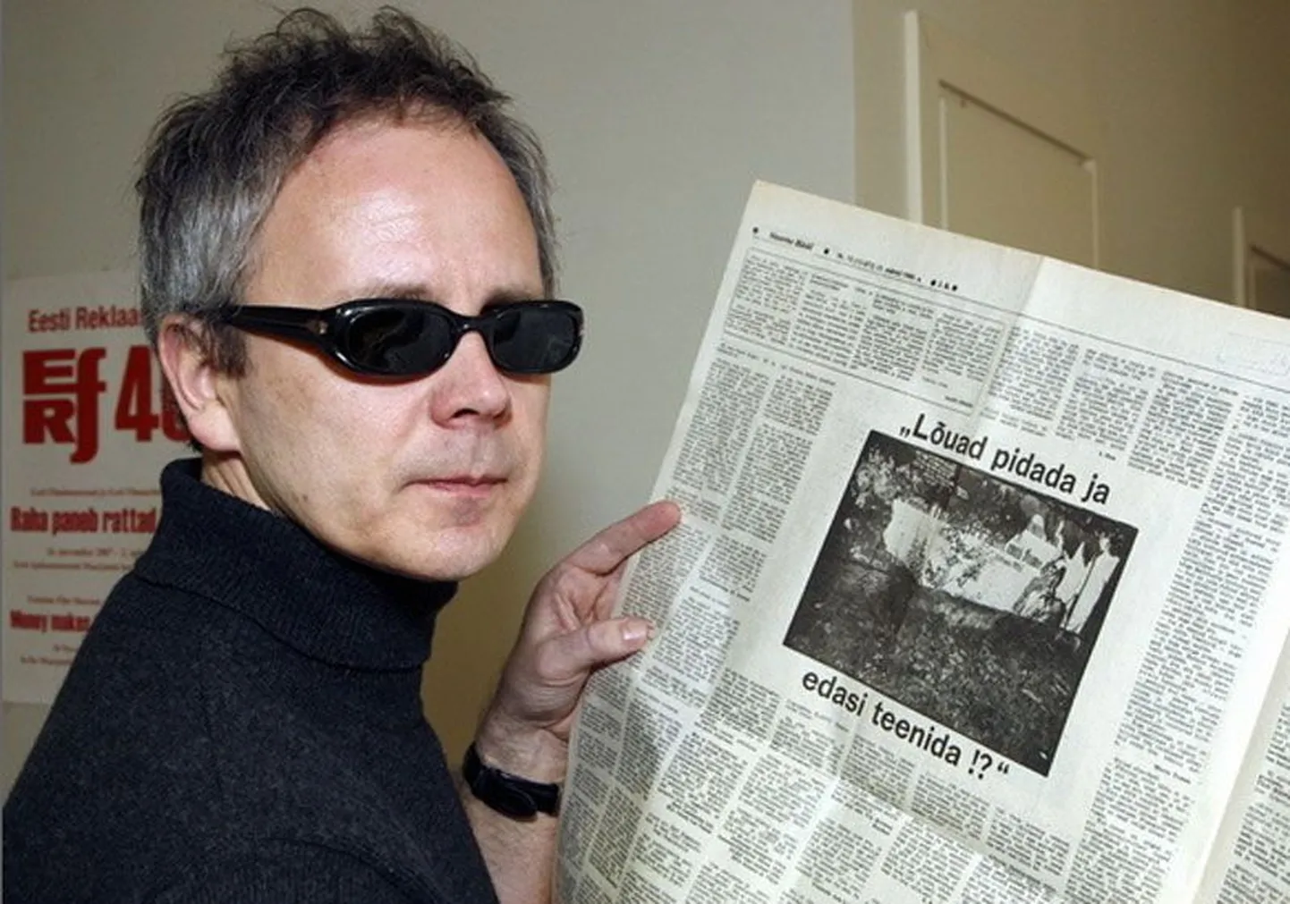 Madis Jürgen hoiab käes 1989. aasta Noorte Häält.