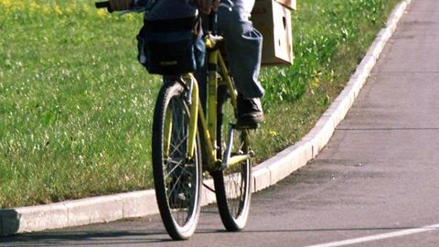 TOOMAS TOOMSALU ⟩ Ratas võidab, buss kaotab