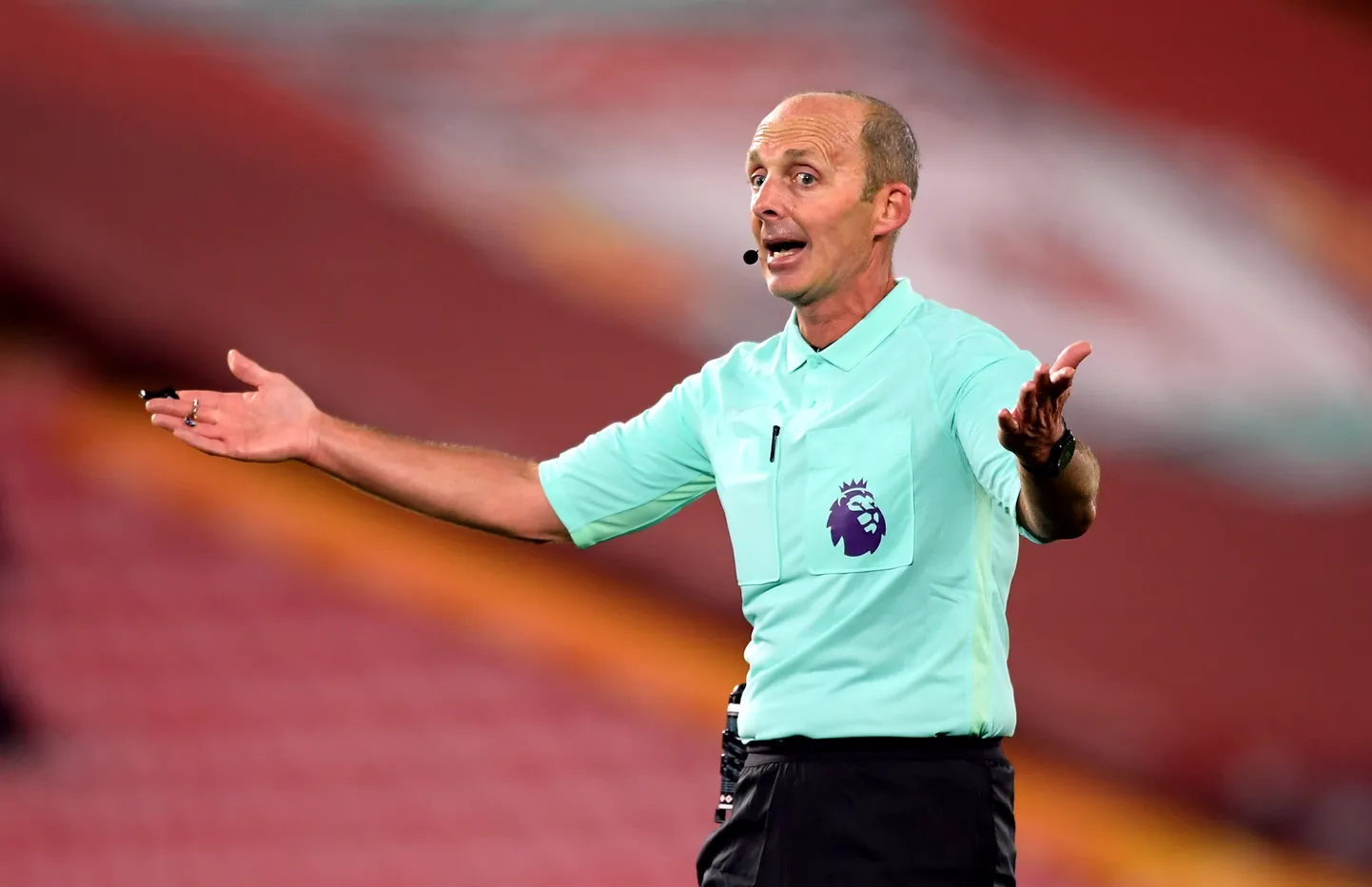Kohtunik Mike Dean.