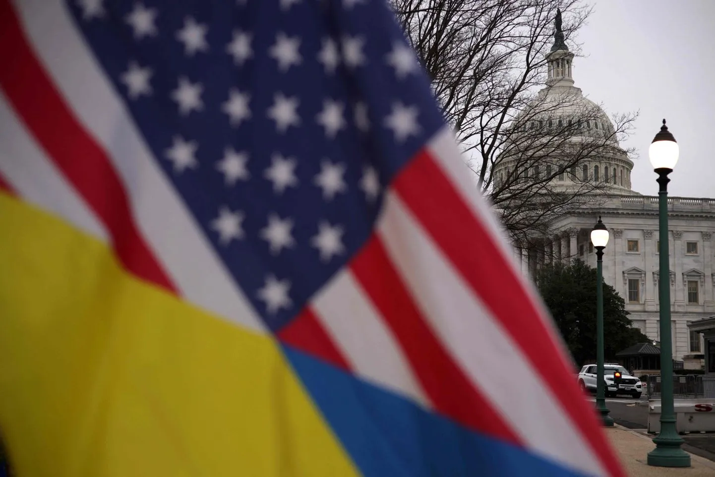 Флаг США и Украины. Фото носит иллюстративный характер.