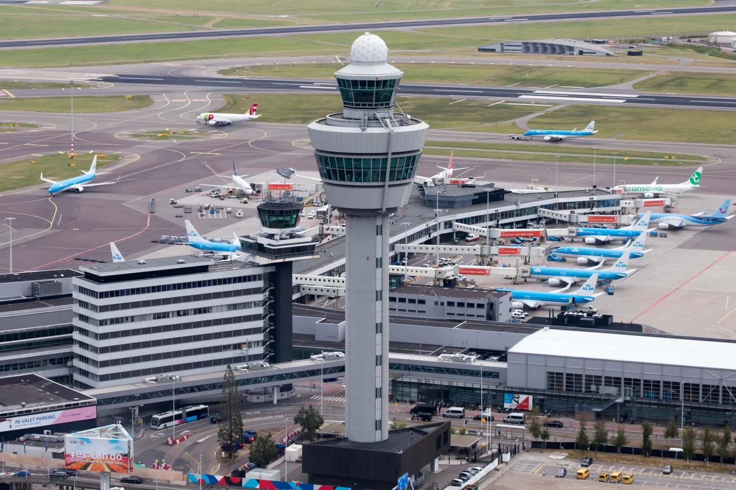 Schipholi lennujaam Amsterdamis on üks Euroopa lennunduse sõlmpunkte.