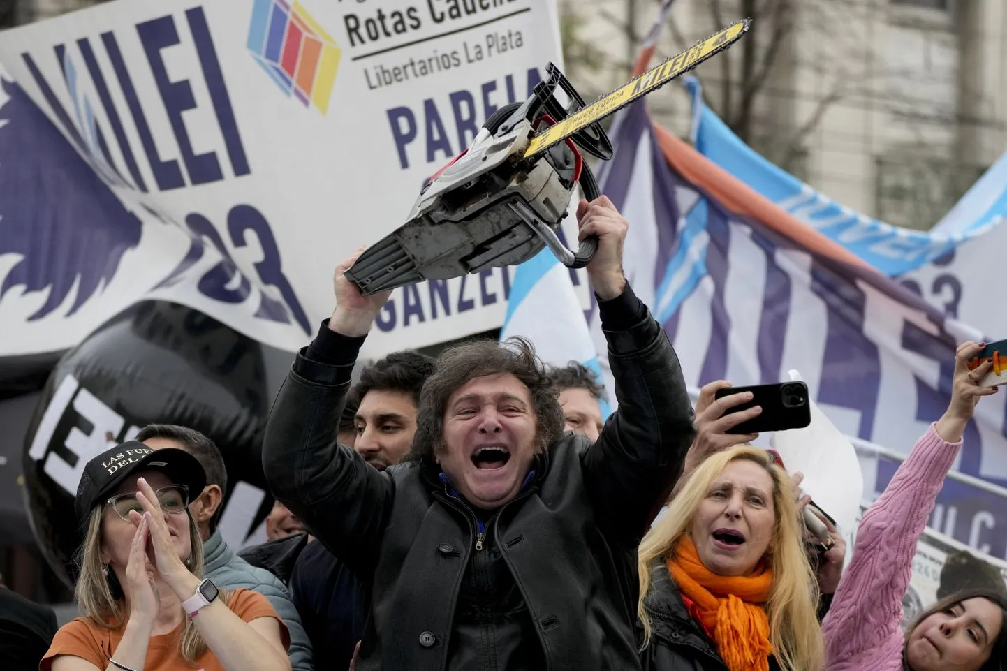 Президент Аргентины Хавьер Милей на предвыборном мероприятии в преддверии президентских выборов в Ла-Плате 12 сентября 2023 года.