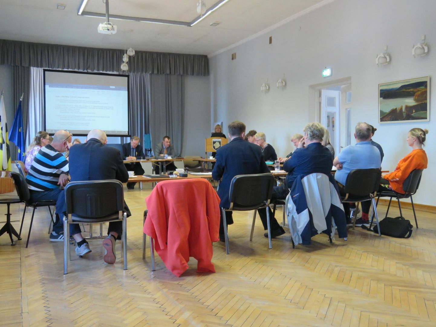 Otepää vallavolikogu 21. aprilli istungi päevakorras oli Puka kunstikooli tegevuse lõpetamise eelnõu, kuid selle punkti arutelu jäi ära, sest hariduskomisjoni esimees võttis eelnõu tagasi.