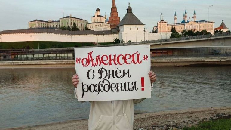 Пикет в поддержку Алексея Навального в Казани. Сообщений о задержании этого активиста нет.
