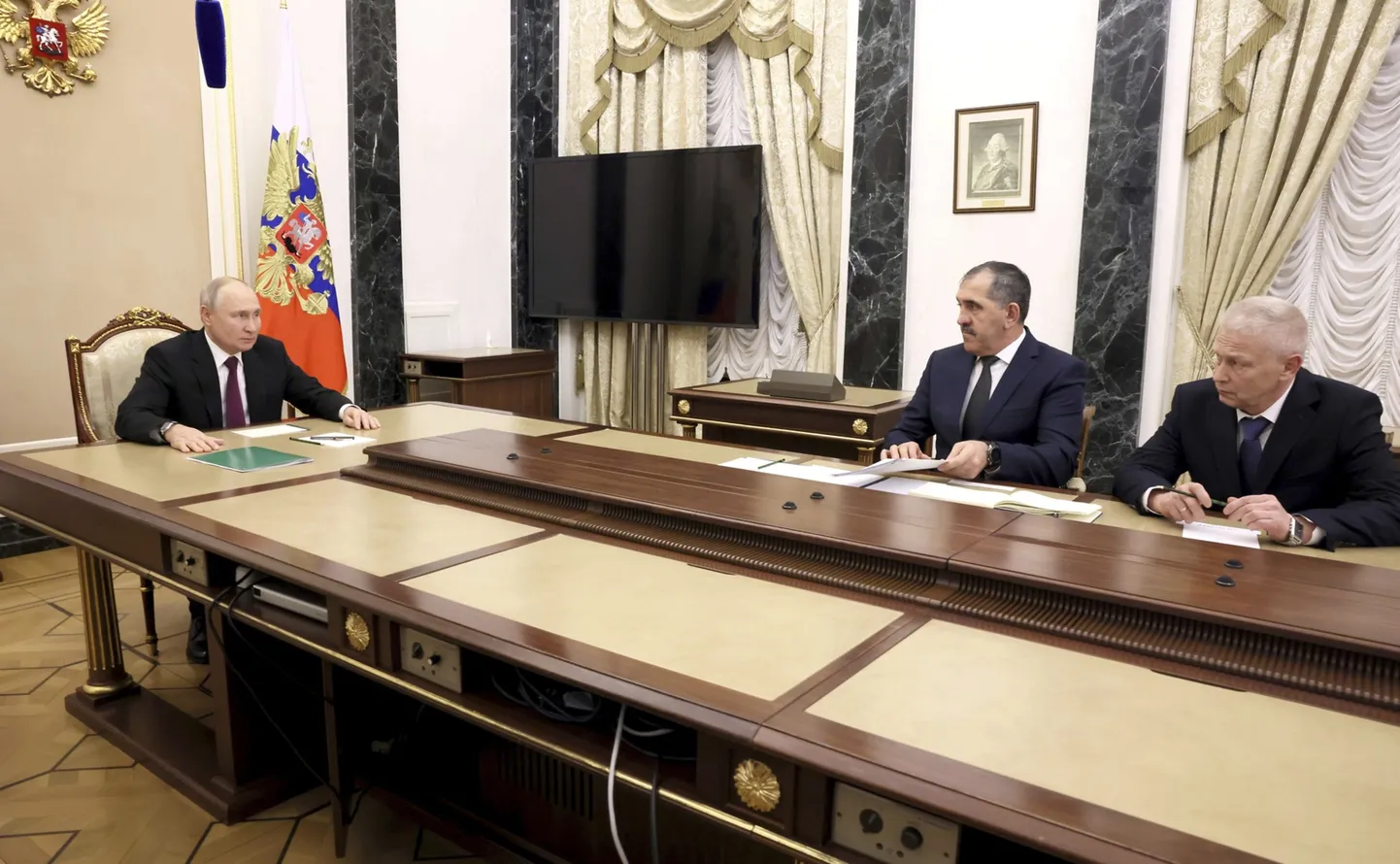Venemaa president Vladimir Putin eile kohtumisel Andrei Troševi ja Junus-bek Jevkuroviga.