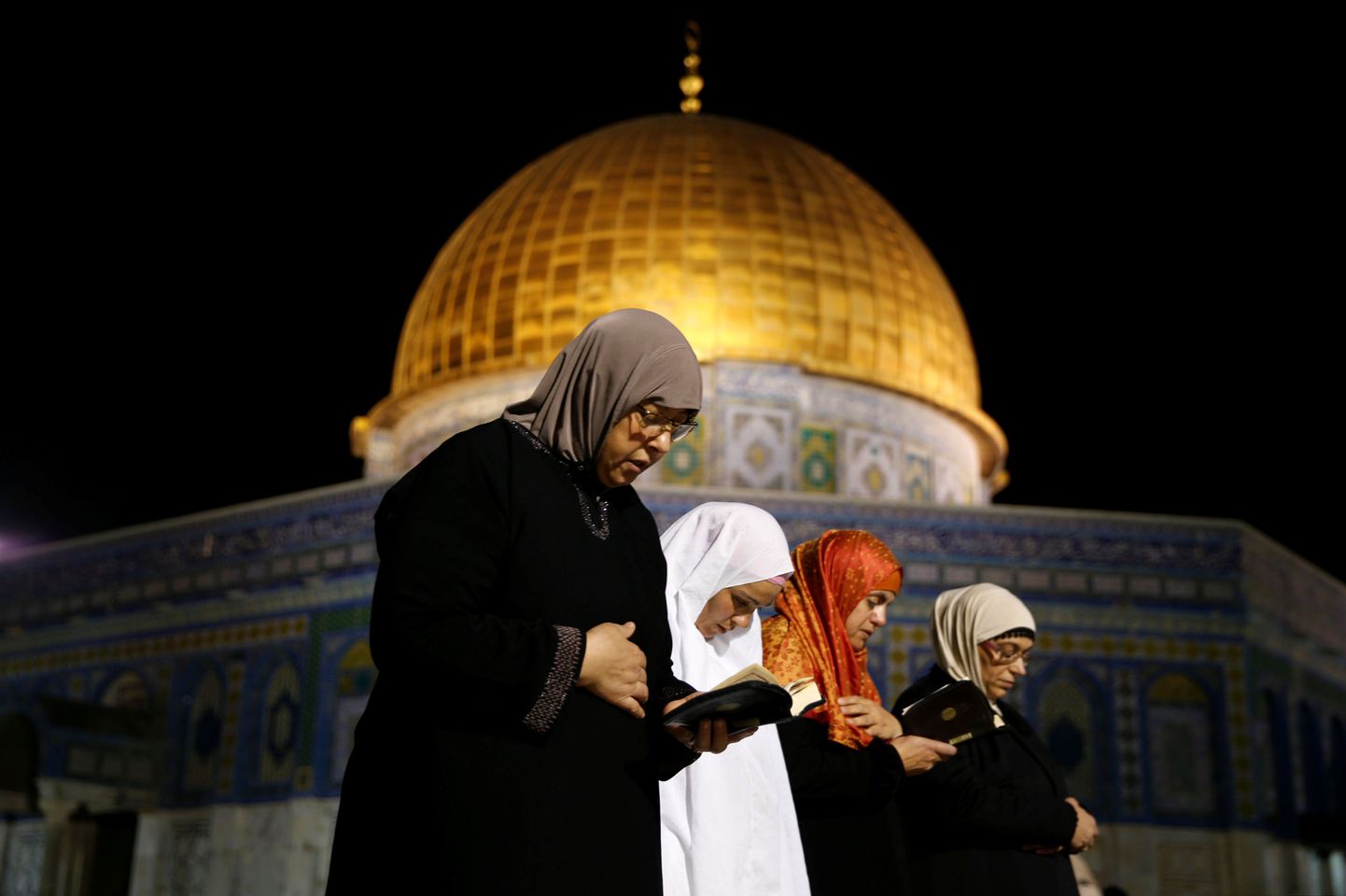 Palestiina naised palvetamas