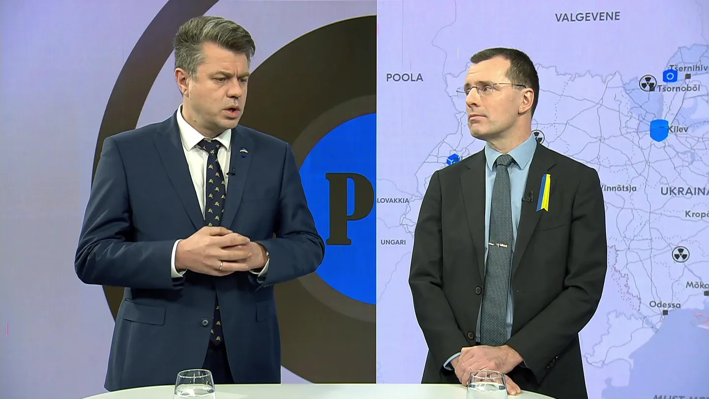 Urmas Reinsalu ja Martin Hurt saate "Otse Postimehest" sõjastuudios