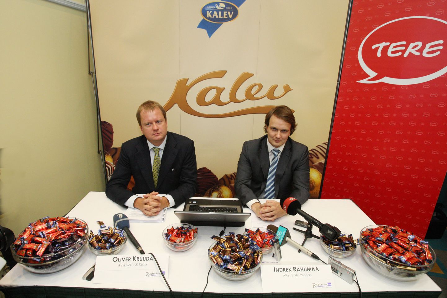 Oliver Kruuda ja Indrek Rahumaa tüli sai alguse 2007. aastal tehtud katsest osta ära magusatööstus Kalev ja piimatööstus Tere.