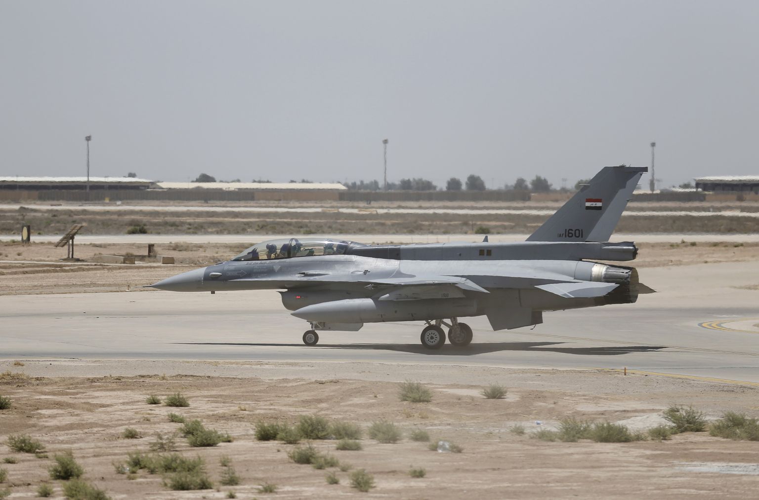 F-16 Al-Baladi sõjaväebaasis.