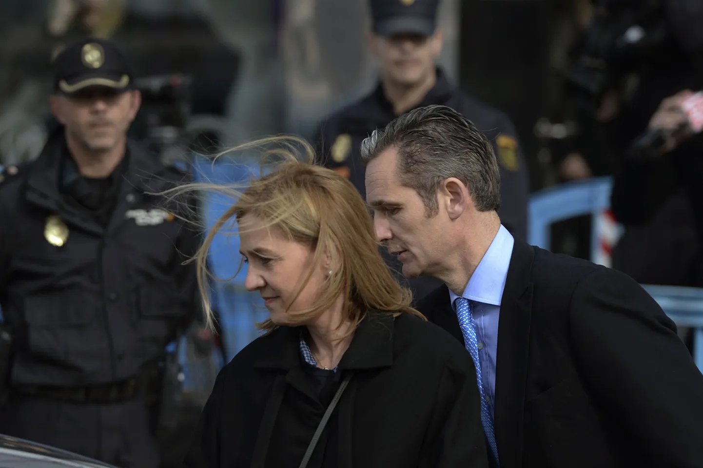 Hispaania printsess Cristina koos abikaasa Iñaki Urdangaríniga möödunud nädalal lahkumas kohtumajast Palma de Mallorcal.
