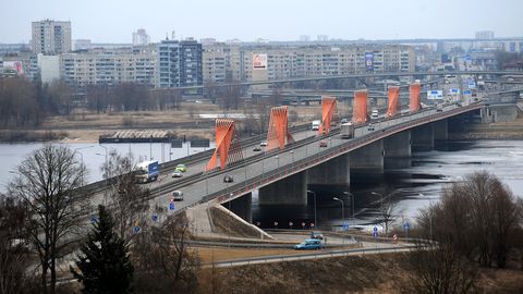 Uz Dienvidu tilta estakādēm palielinās maksimālo braukšanas ātrumu