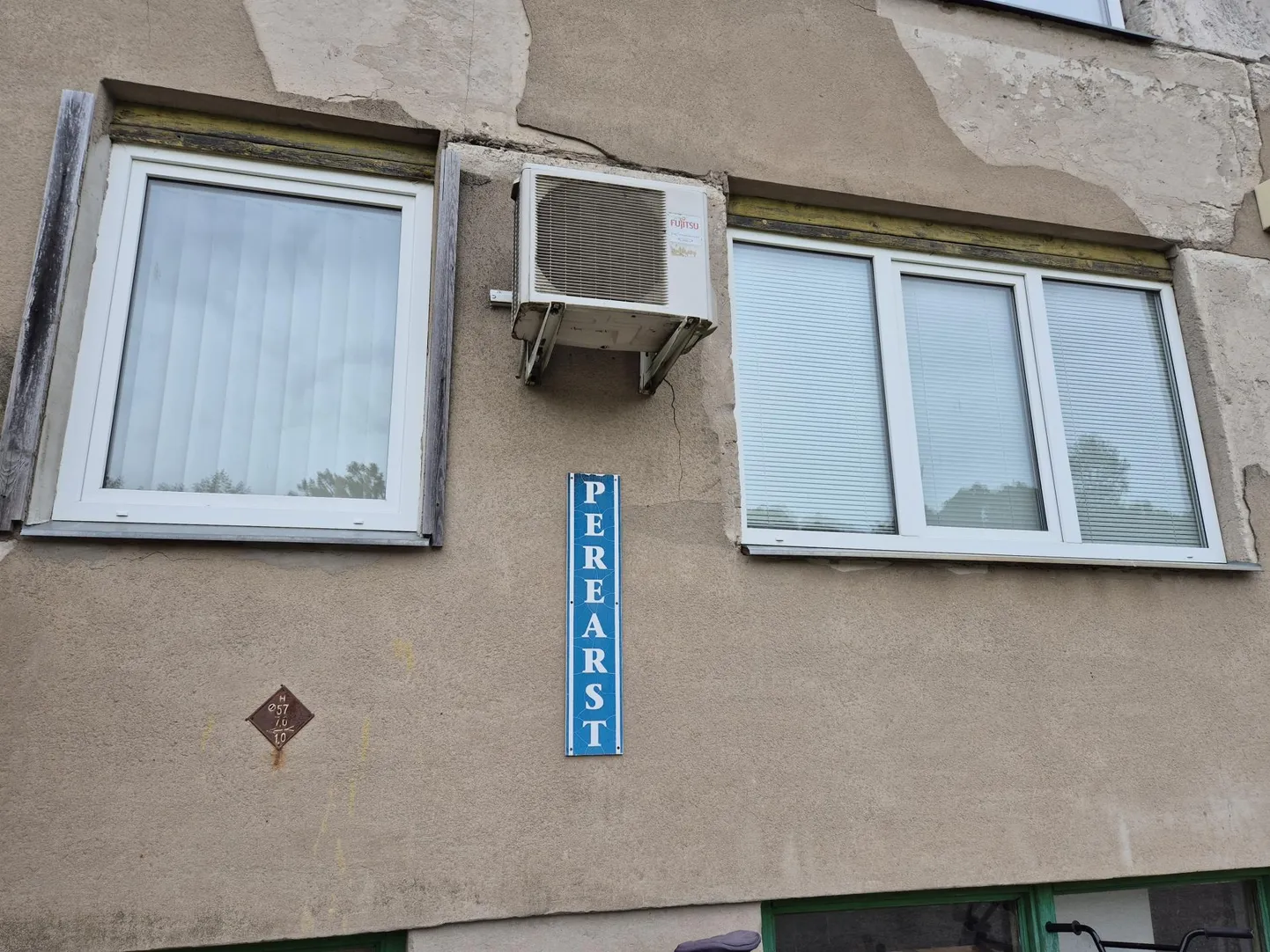 Olustvere perearstikabinet tegutses kortermaja esimesel korrusel.