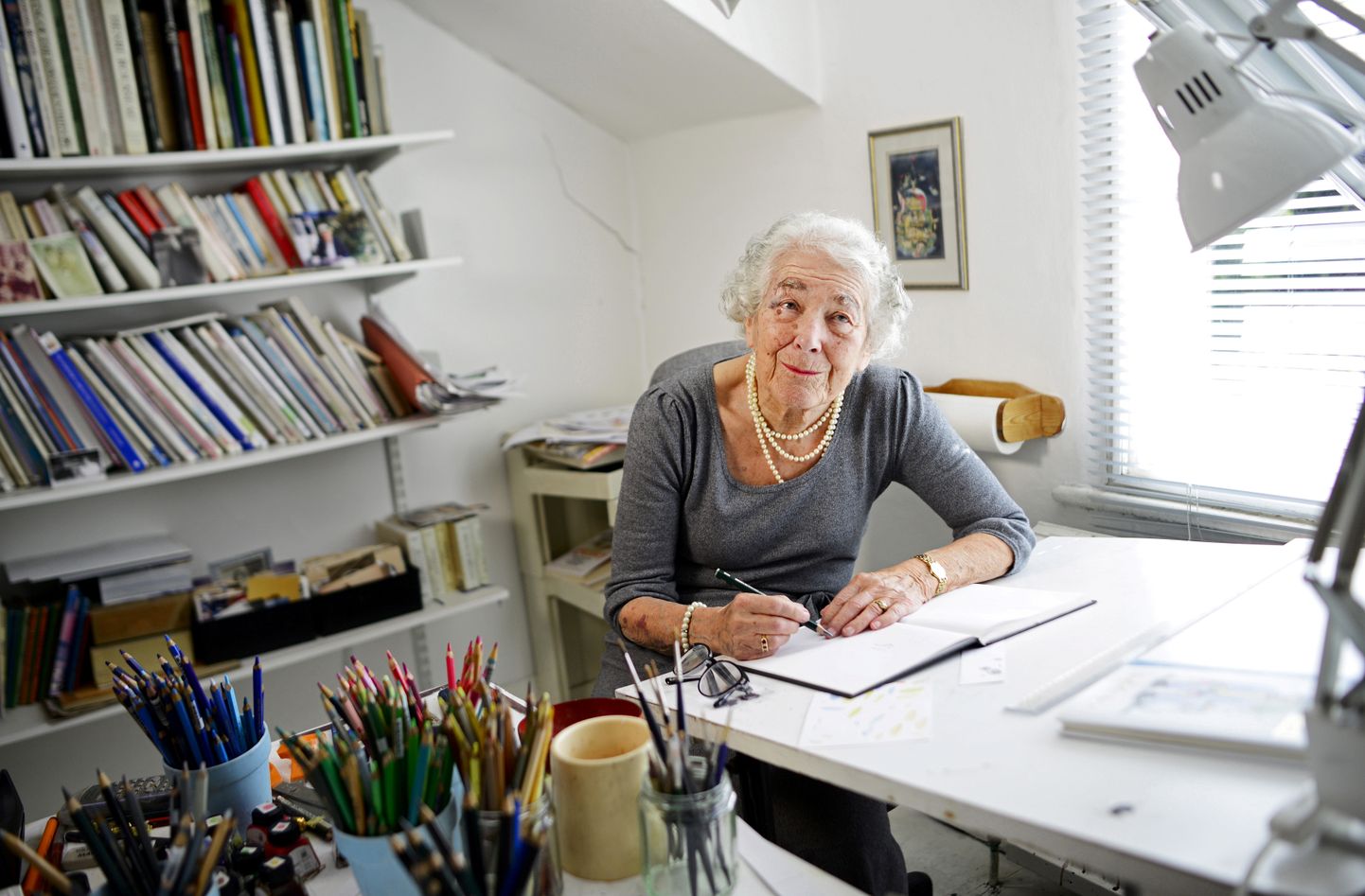 Kirjanik ja illustraator Judith Kerr oma kodus Londonis 2015. aastal.