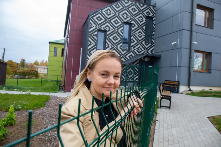 Misso viimane vallavanem Mariliis Raidma, kes nüüd töötab sotsiaalkindlustusametis, endise Misso vallavalitsuse hoone ees. Nüüd asub siin teenuskeskus, kus teisel korrusel on toad tosinkonnale abivajajale.