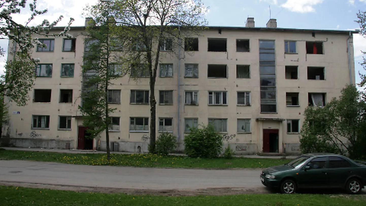 Kohtla-Järve korteriühistute juhtide assotsiatsioon lööb häirekella: sellisesse olukorda nagu ühe talvega tondilossiks muutunud Vahtra 23 võib sattuda iga maja.