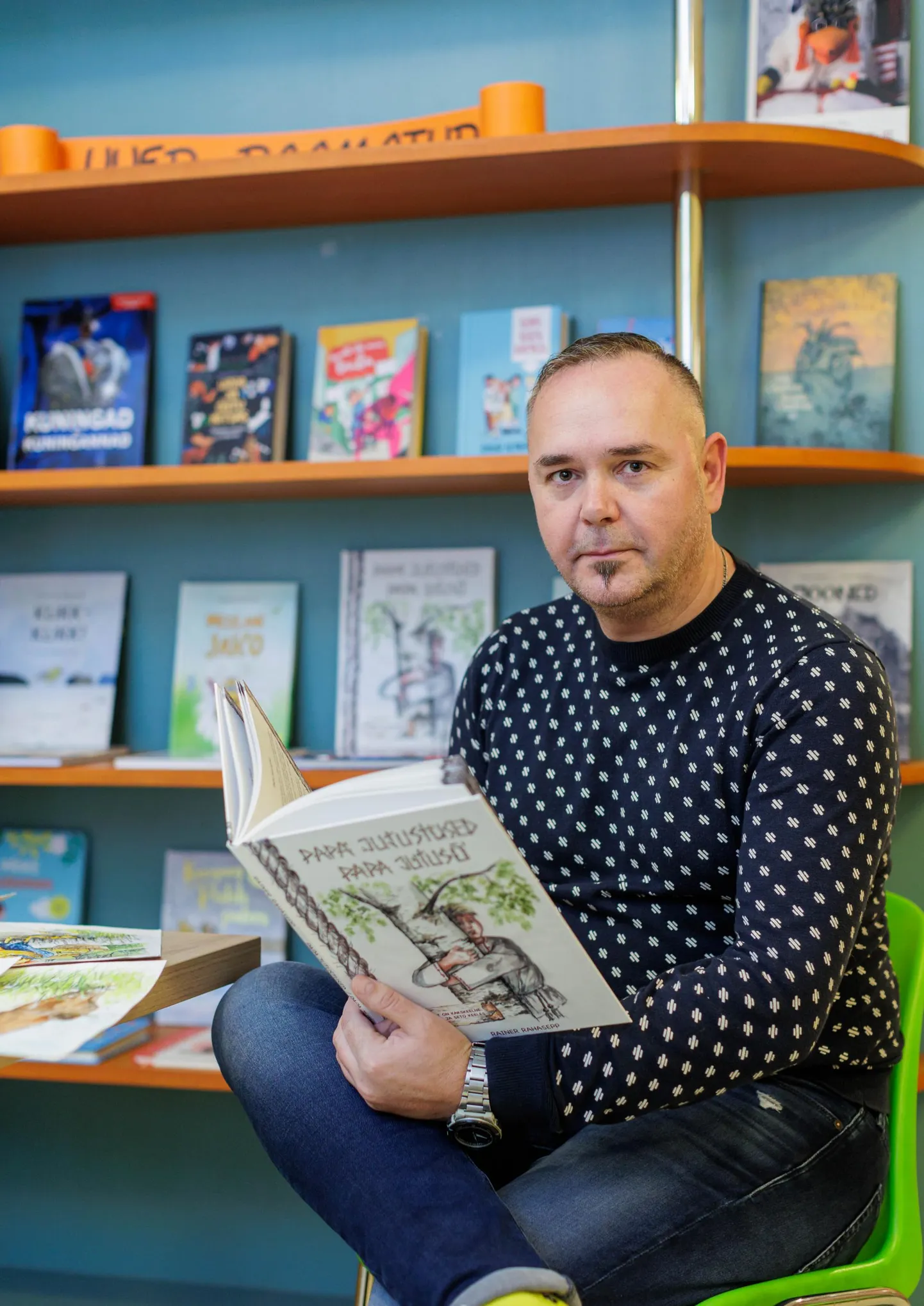 Põlva kirjamees Rainer Rahasepp andis välja kakskeelse lasteraamatu «Papa jutustused», milles eesti- ja setokeelsed tekstid vahelduvad kunstniku loodud illustratsioonidega.
