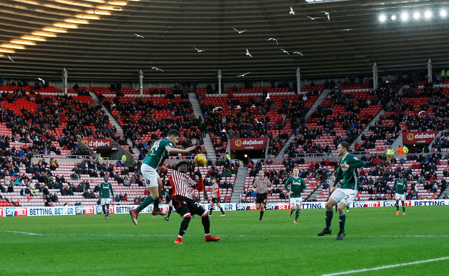 Nagu pooltühjad tribüünid näitavad, ei paelu Sunderland praegu kedagi.