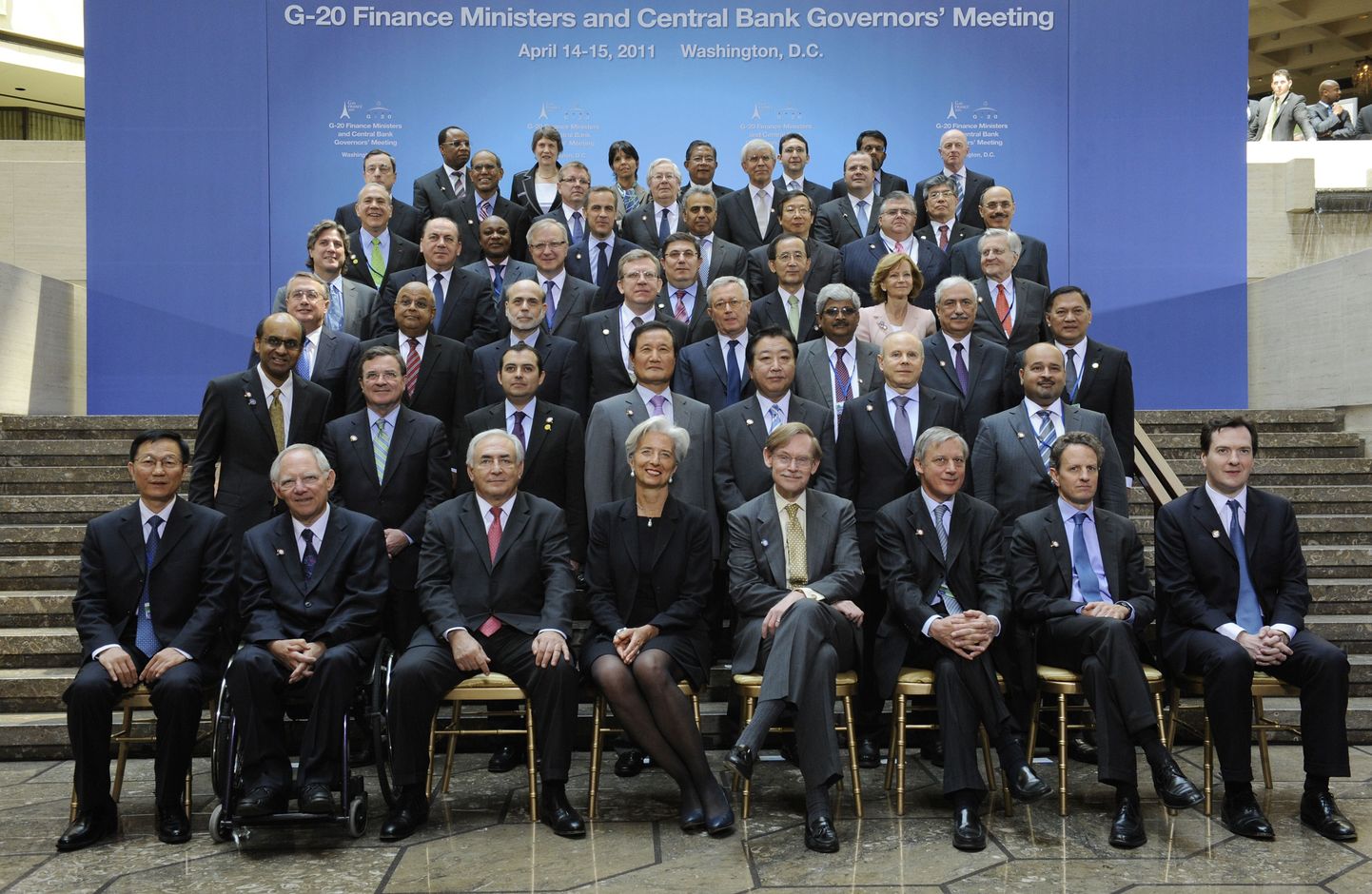 На встрече министров финансов G20 и руководства Центробанка: вот всегда бы так, дружненько, по-семейному...