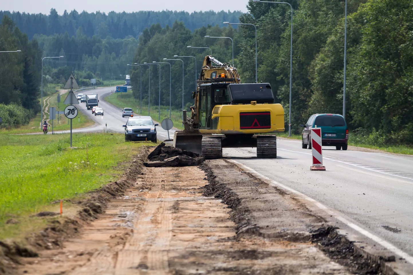 Riia maanteel toimuvad samaaegselt mitmed ehitustööd.