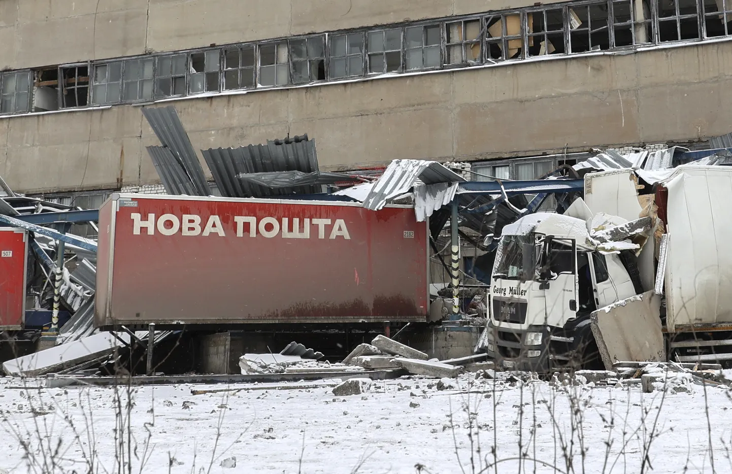 Vene raketirünnak Ukraina Harkivi oblastis asuvale Nova Pošta terminalile tänavu veebruaris. Foto on illustratiivne.