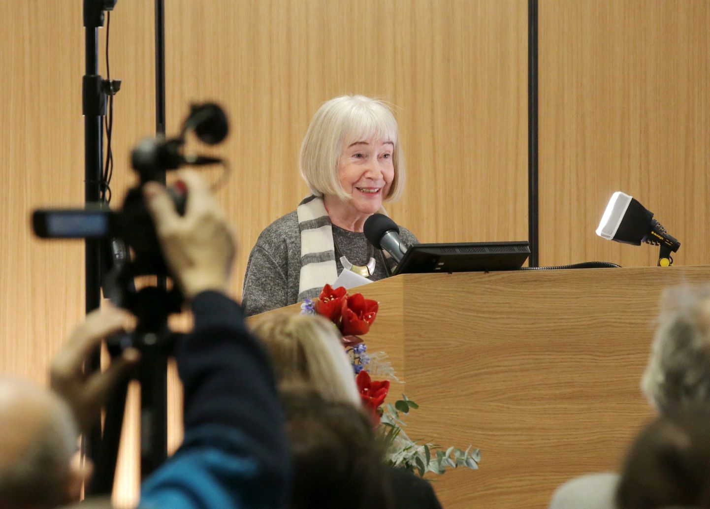 Tiia Toomet oli üks kõnelejaid 20. jaanuaril Eesti kirjandusmuuseumis Jaan Kaplinski päeval «Kaplinski tõlkes ja kirjades».
