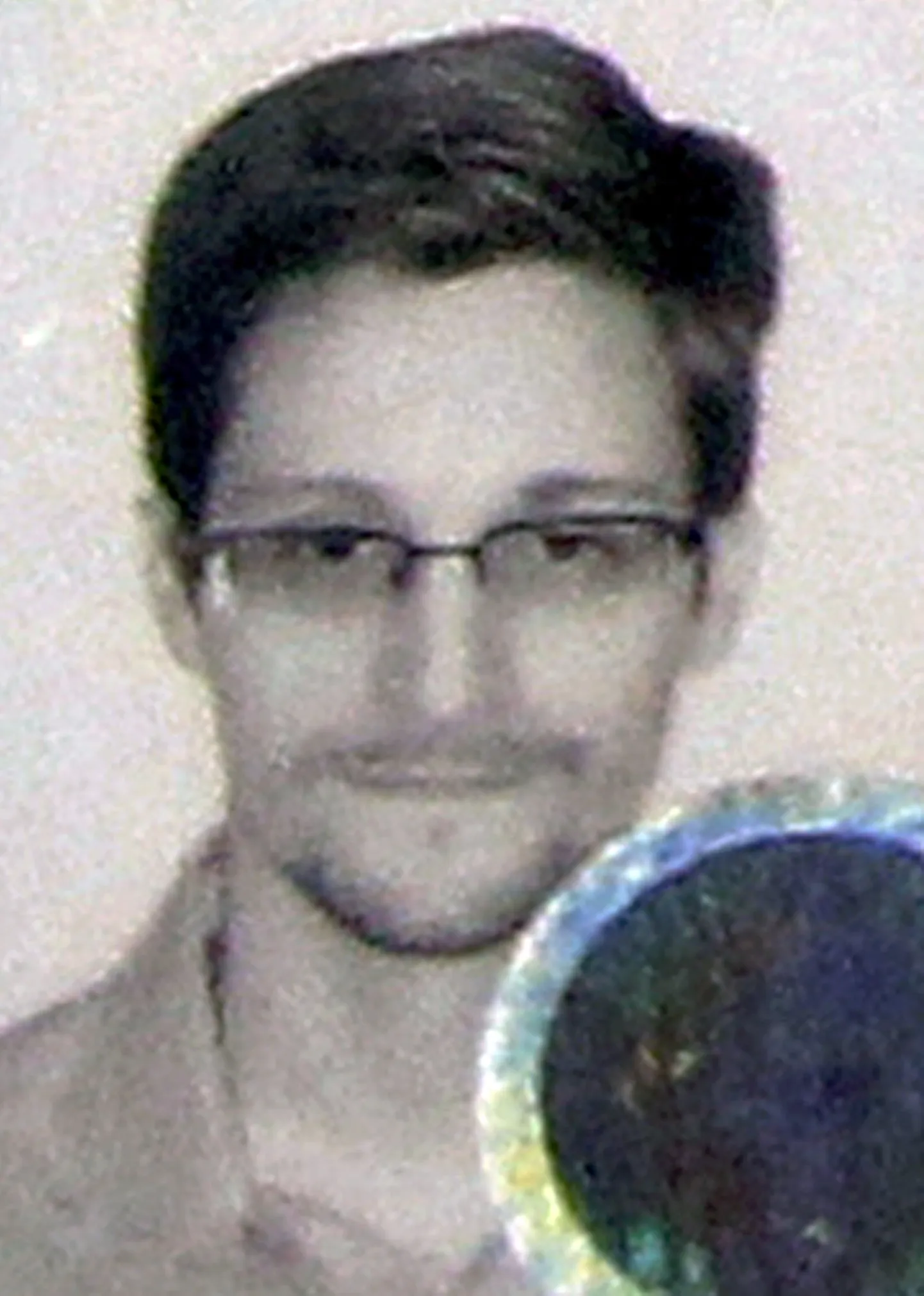 Edward Snowdenile Venemaal välja antud isikut tõendava dokumendi pilt