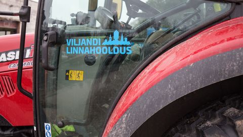 Linnahoolduse juhi äkkvabastamine sattus kokku poeketi boonusraha kasutamise uurimisega