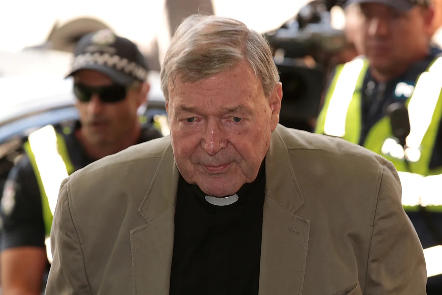 Kardinal George Pell Melbourne´i kohtusse saabumas.