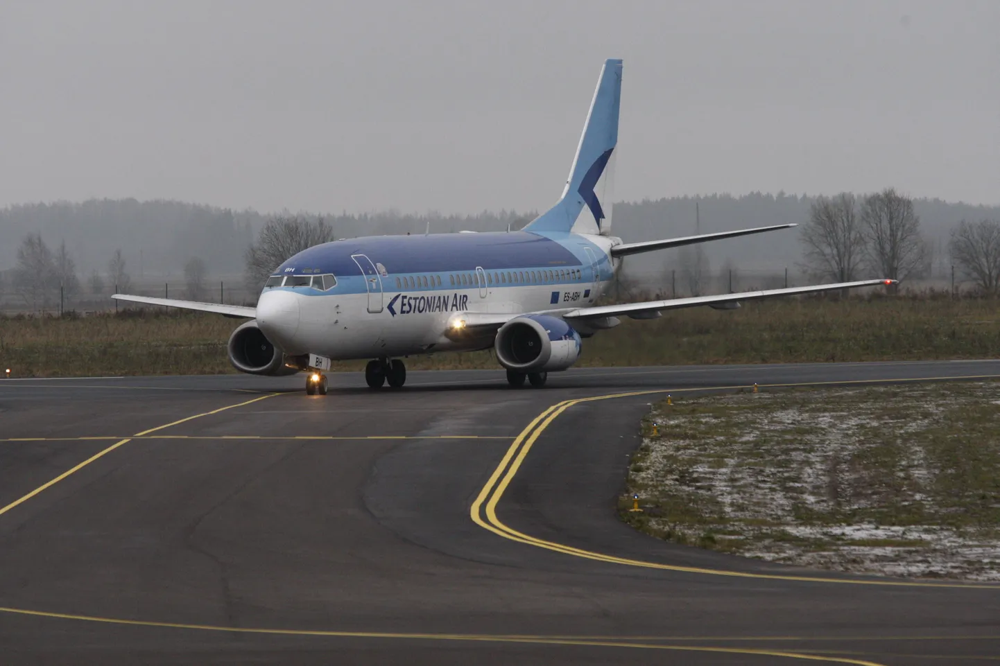 Pildil maandub Estonian Airi Boeing 737.