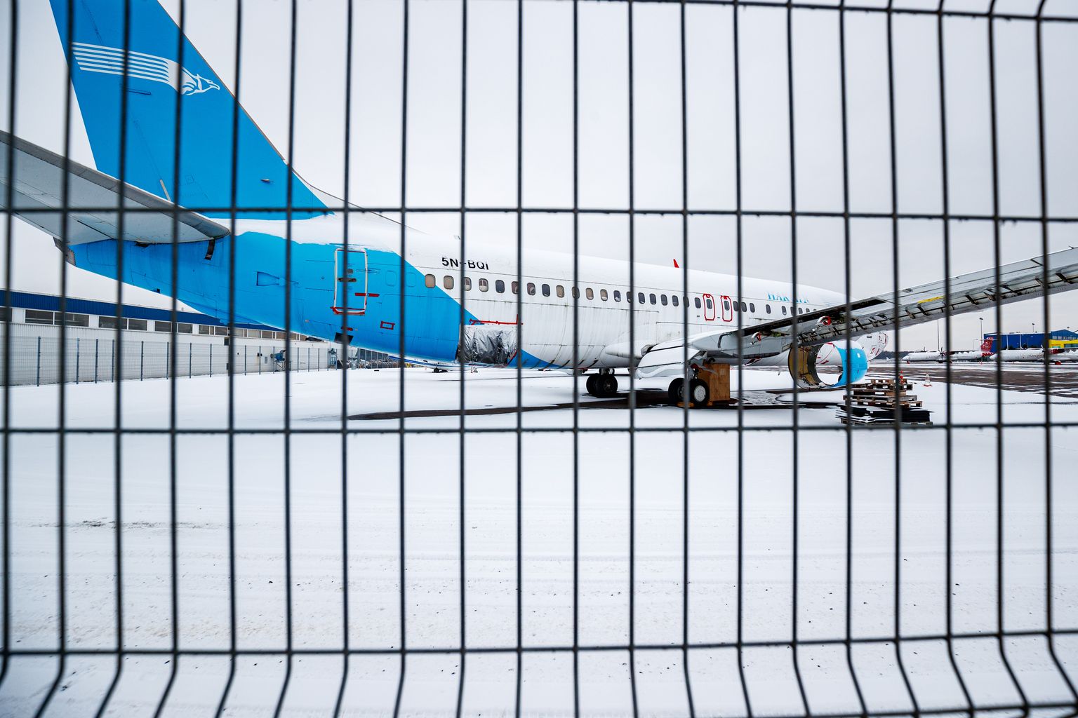 Nigeeria lennufirma Hak Air Boeing 737-400 ei lenda Tallinnast vähemasti mõnda aega kuhugi. Ajakirjanduses ilmunu põhjal läheb õhusõiduk 10. detsembril 183 772,9 eurose alghinnaga Oksjonikeskuses enampakkumisele.