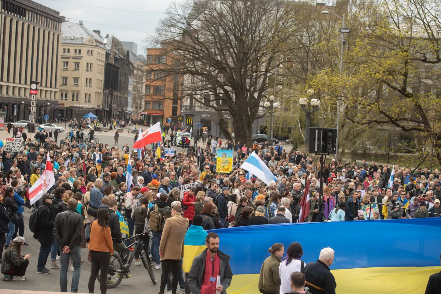 Митинг движения "Русский голос против войны" у памятника Свободы