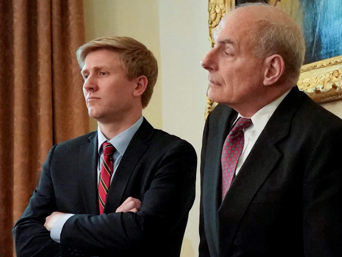 Asepresident Mike Pence'i kantseleiülem Nick Ayers (vasakul) ja aasta lõpus president Donald Trumpi kantseleiülema töö jättev John Kelly. Viimase info kohaselt ei jätka ka Ayers tööd võimukoridorides.