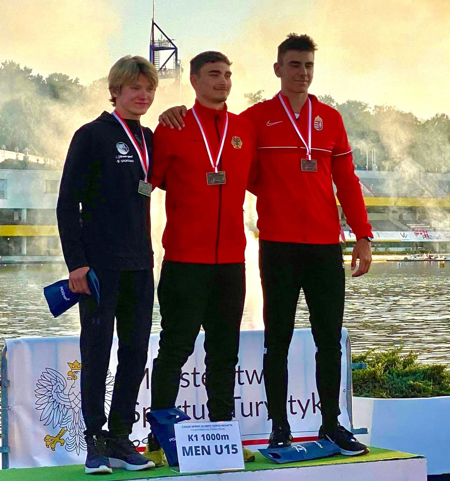 Olümpialootuste regati 1000 m finaali esikolmik, vasakul teise koha saanud Roman Orlov.