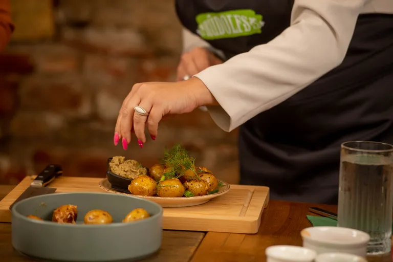 Маринованный картофель на гриле с рыбным кремом